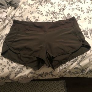 Lululemon Speed Short Size 10 Army green